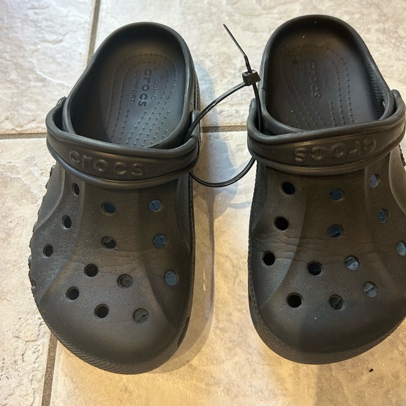Classic Black Crocs for Youth, Sz 2 - Picture 1 of 3
